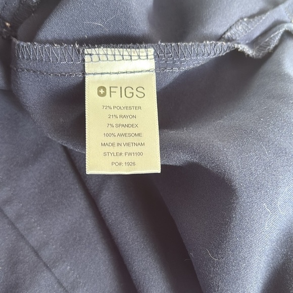 FIGS vneck short sleeve 2 front pocket Tech Collection scrub shirt navy blue - Picture 12 of 16